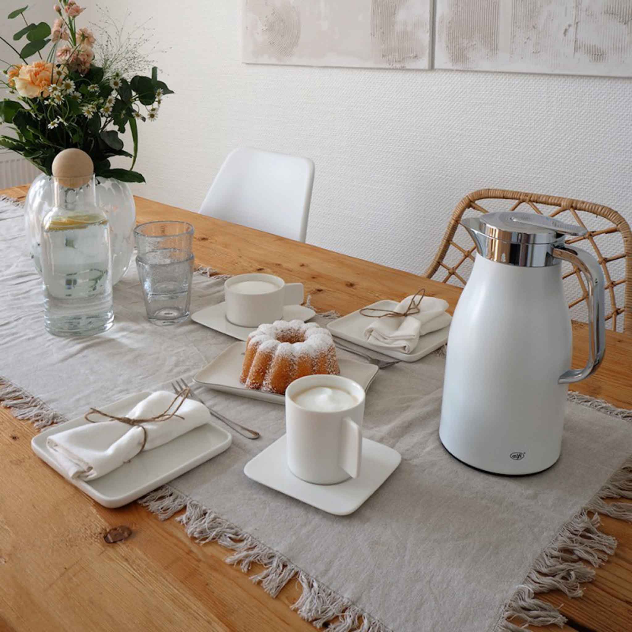 1.0L INSULATED CARAFE SKYLINE - ALPINE WHITE