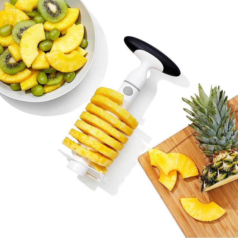 RATCHETING PINEAPPLE SLICER