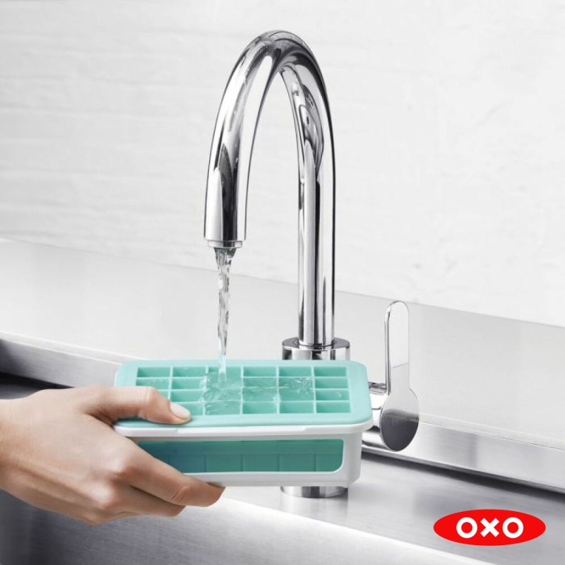 COVERED ICE CUBE TRAY