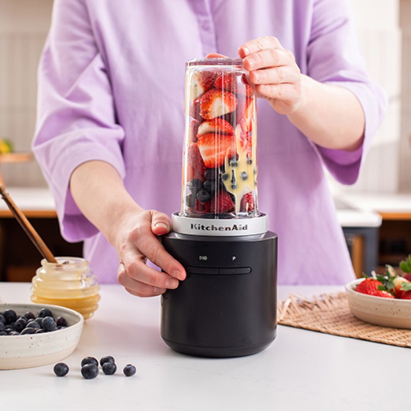 CORDLESS PORTABLE BLENDER WITH BATTERY